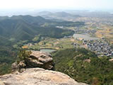「高御位山」山頂岩場と高砂の風景